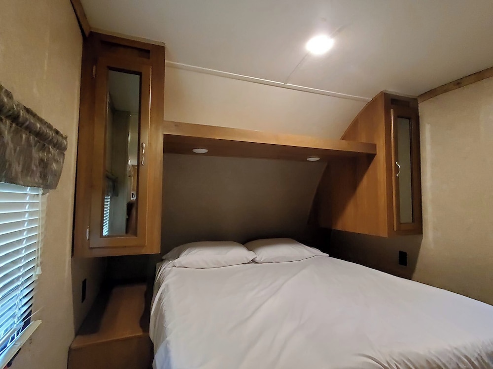 Serene Pinehurst Camper - Sleeps 2 - Pet Friendly