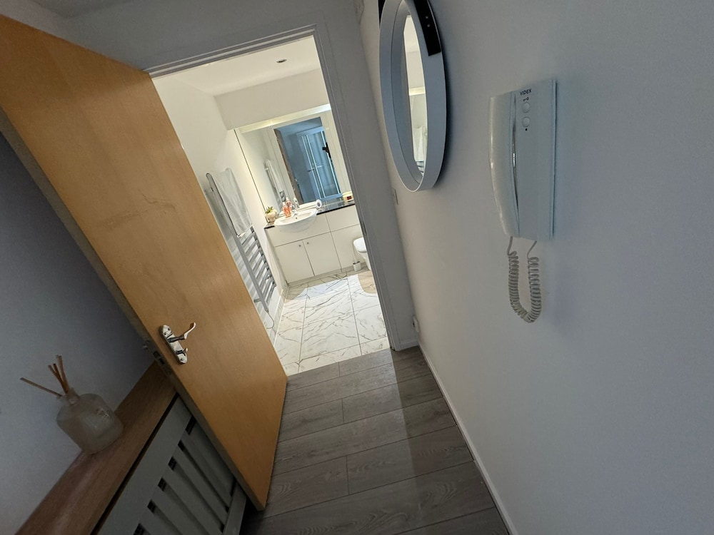 Luxury Loft Style 2 Bed Apartment Next to Excel/o2