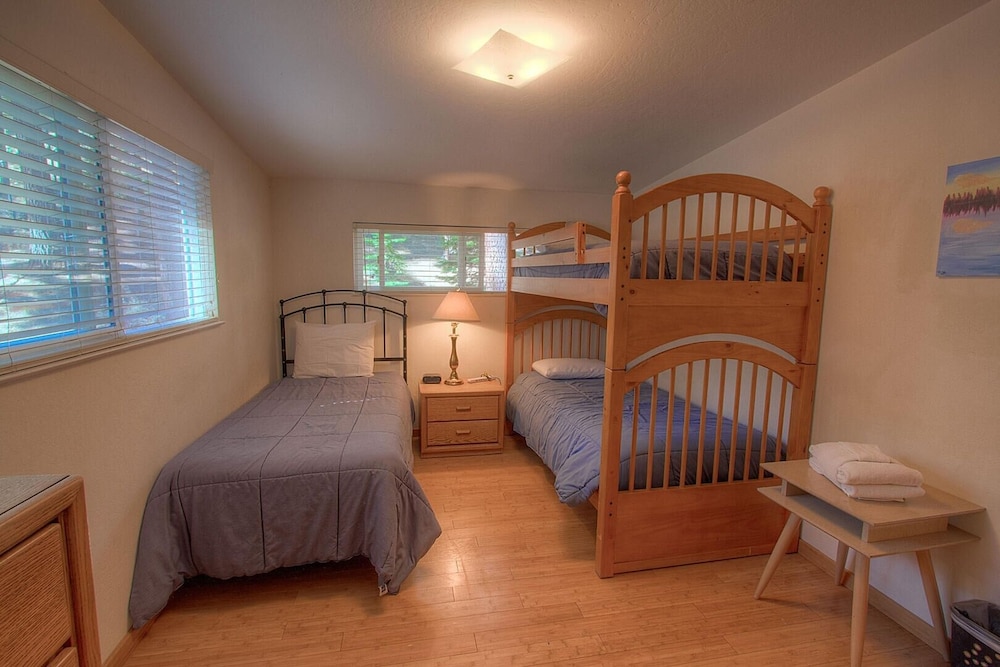 Foothill Folly 4 Bedroom Home by RedAwning view 3