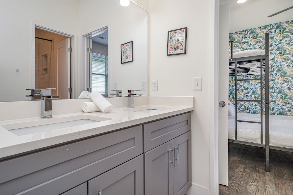 Verde Heights-sleeps 12-in Cumberland Heights