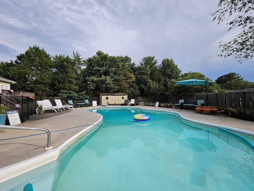 Heated Pool King Bed Jacuzzi Bath Arcade