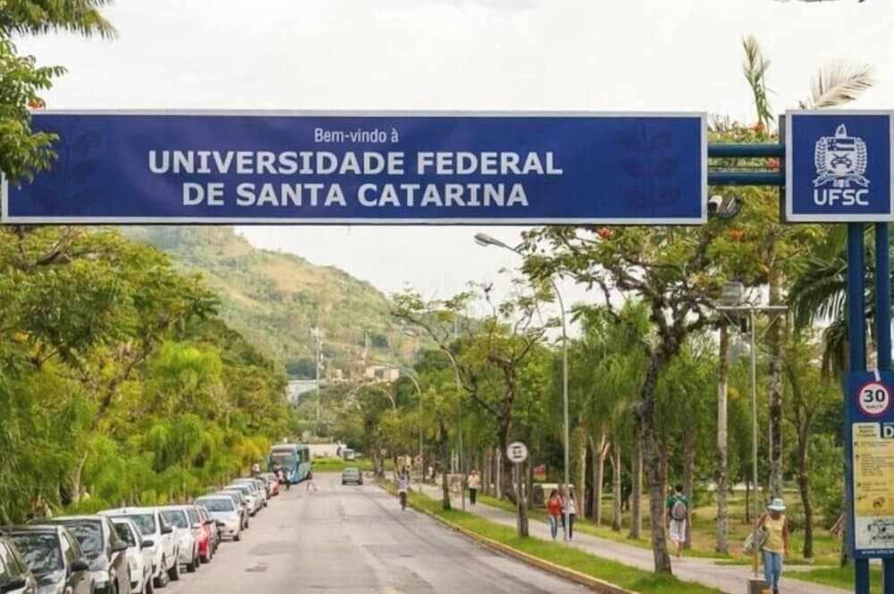 Studio em frente a UFSC e HU - CEN010