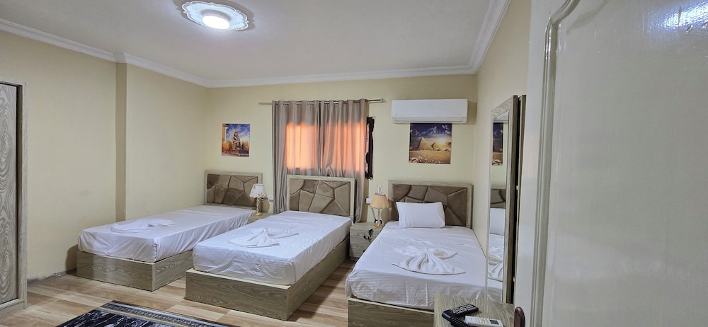 Pyramids Senusret Guest House