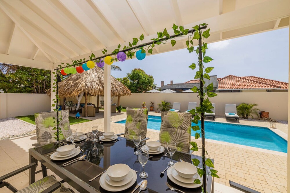 Cozy 3br2ba Great Location w Private Pool Patio