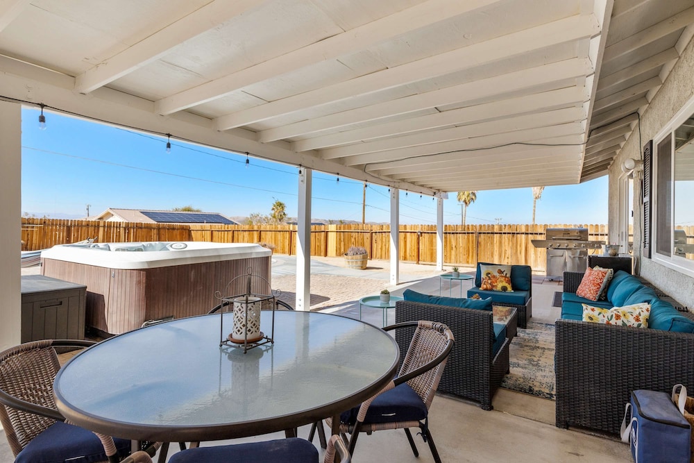 Desert Oasis Cozy Comfort Meets Outdoor Luxury