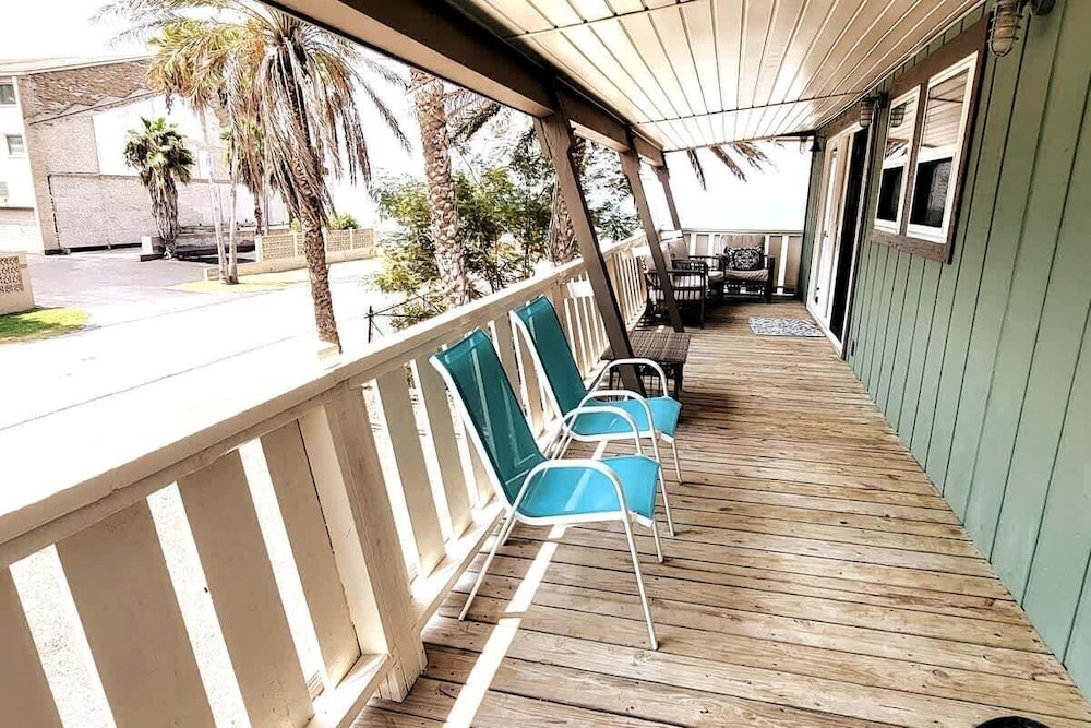 Madre Azul Bay House 3 Bedroom Home