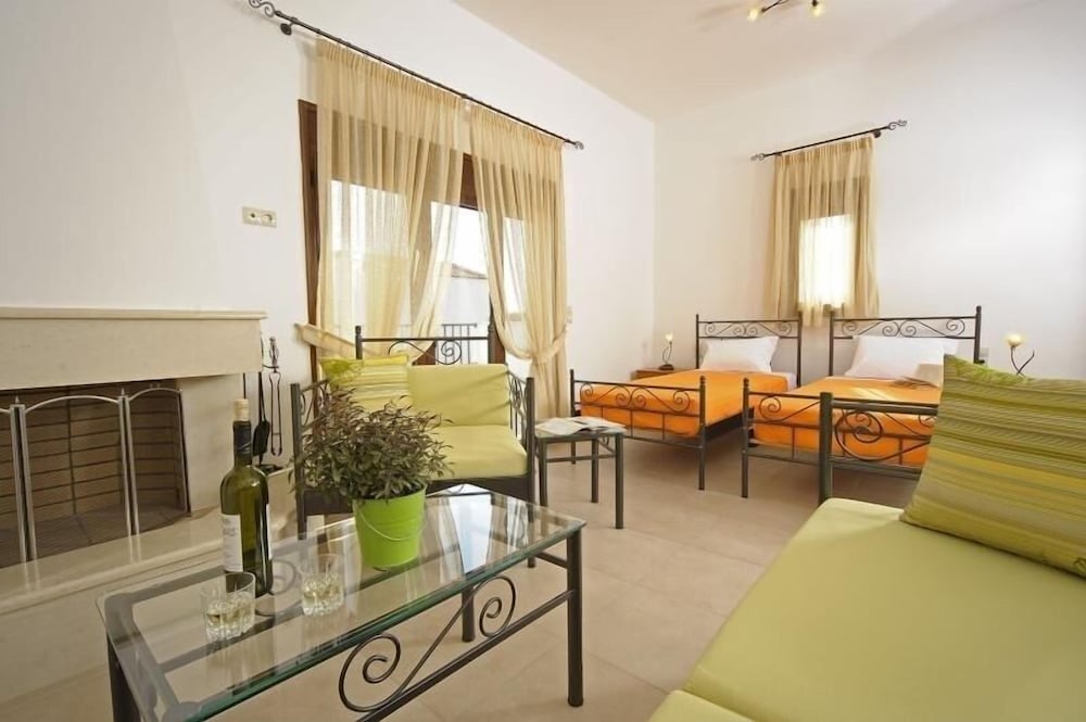 Lenikos Resort