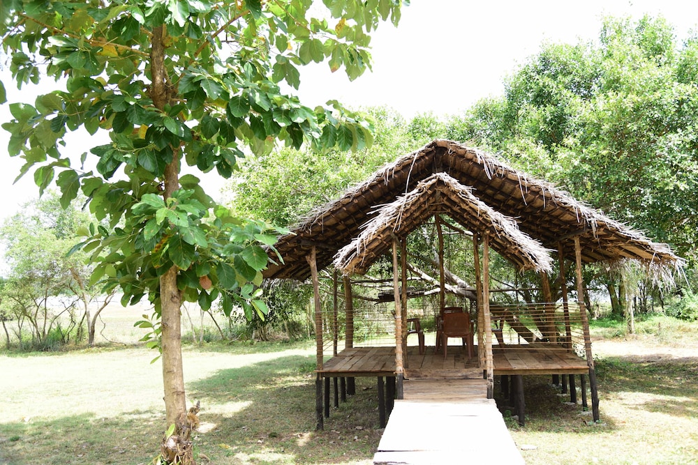 Indika Lake Resort