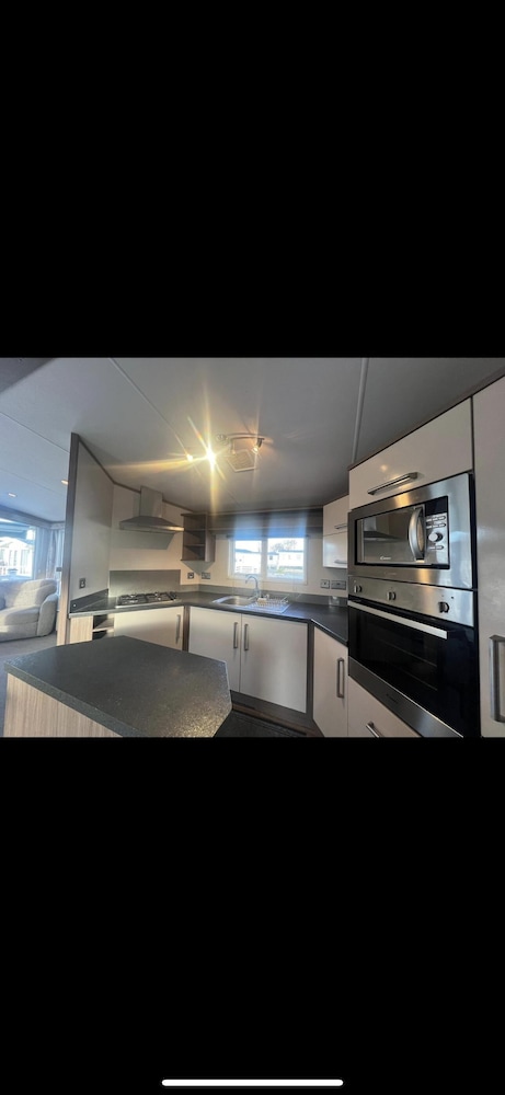 2 bed Platinum-sleeps 6-decking-free Parking view 2