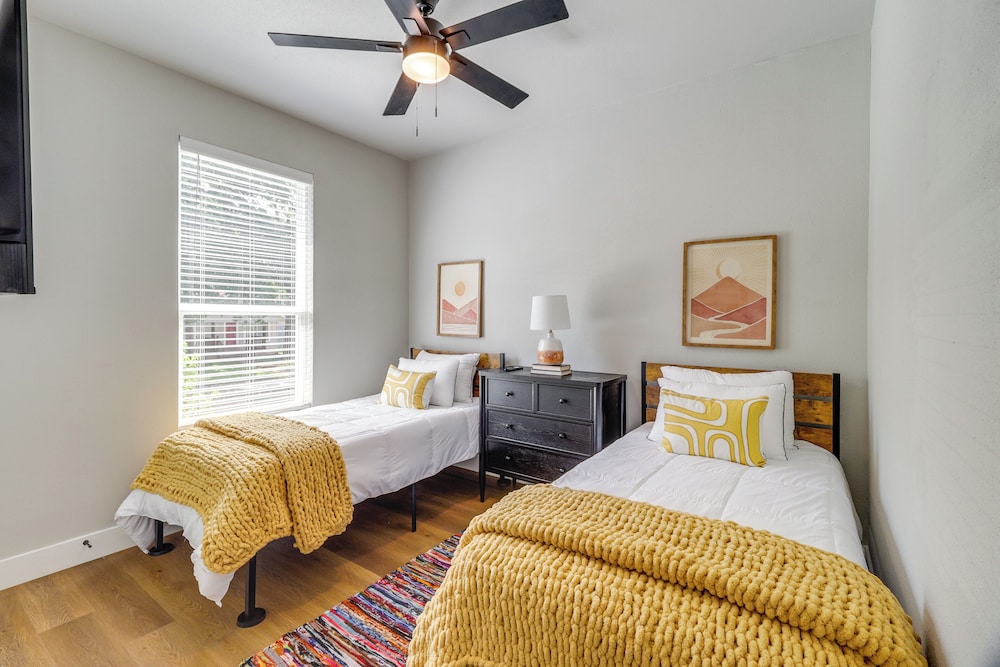 Townhome Near At&t Stadium: Great for Game Day!