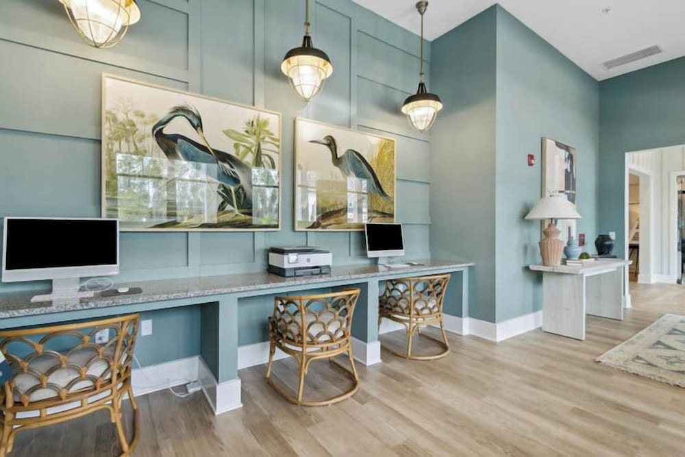 Luxurious Apartments - Pool Gym Bikes