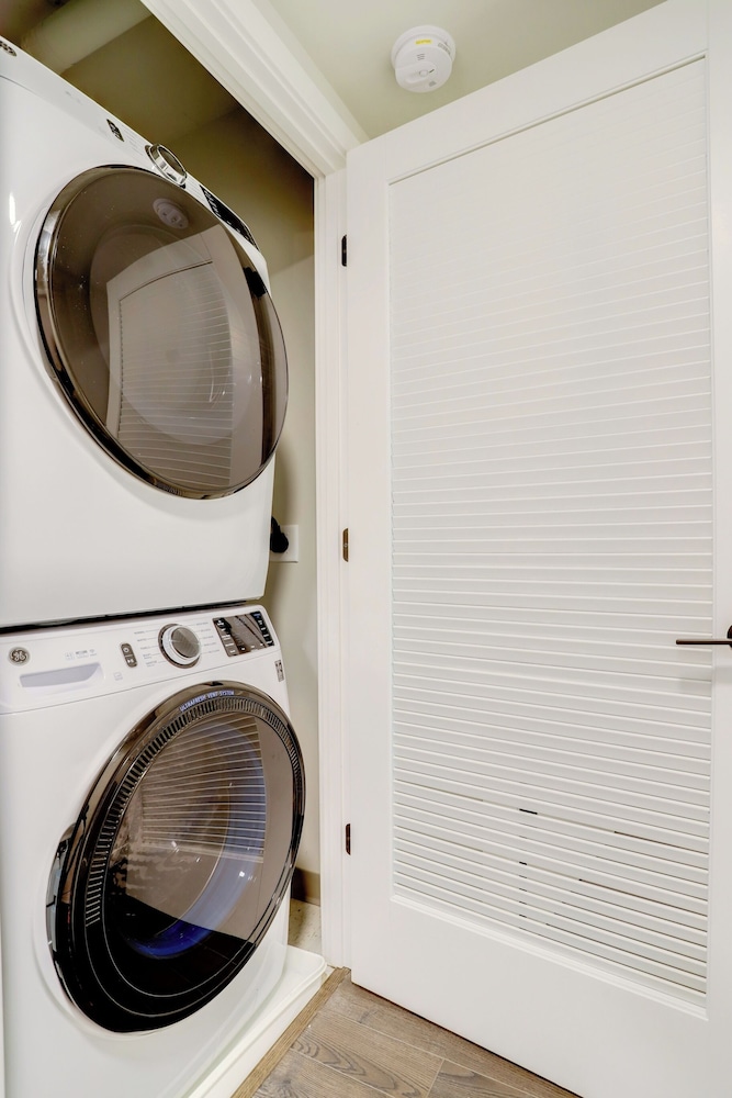 Bright Apartment with Great Amenities