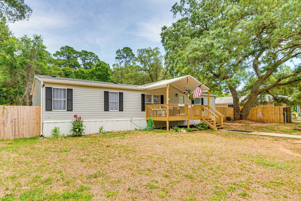 Home Near Navarre & Pensacola Beaches!