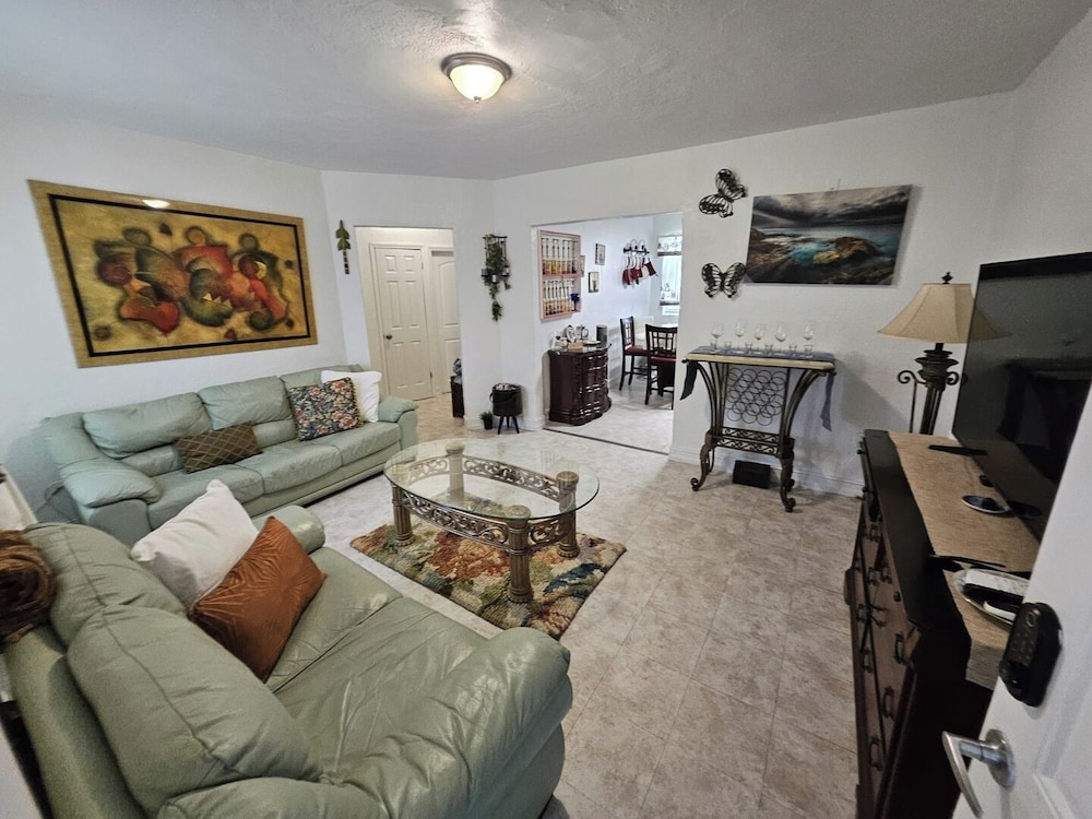 Pet-friendly Brickell Stay Near Beach & City