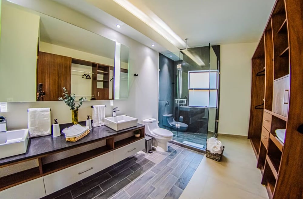 Luxury 4BR Villa with Pool