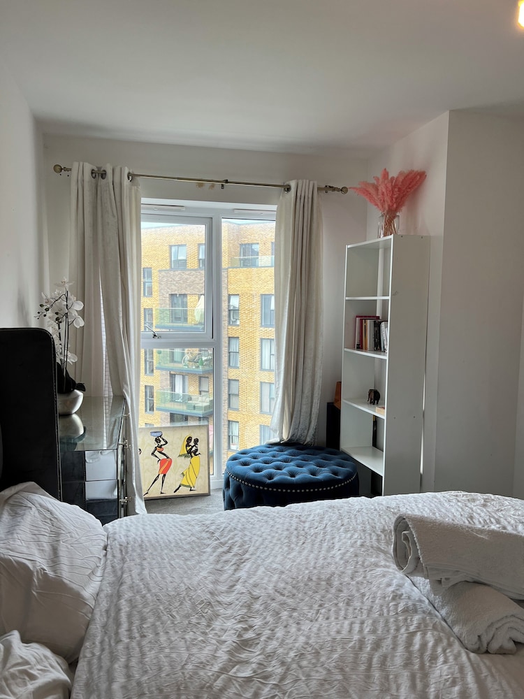 Stunning 1-bed Apartment in Dartford view 3