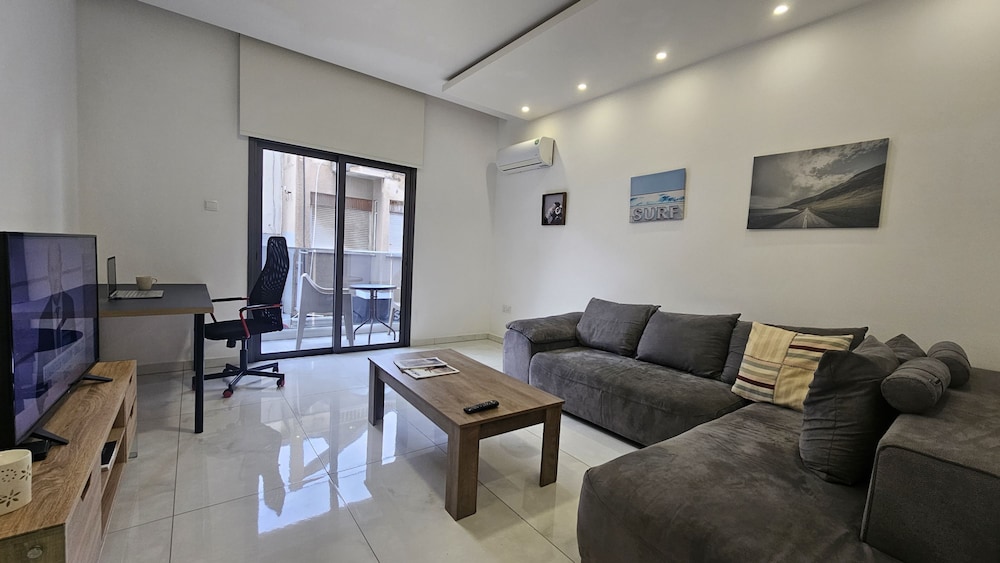 12 LCA - Stay Finibreeze Apartment