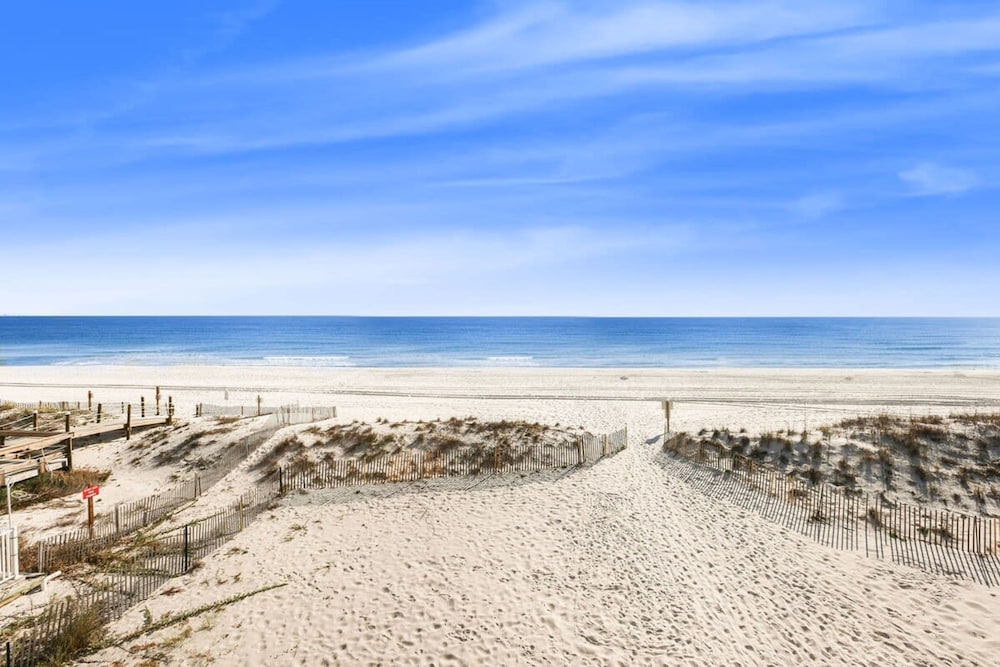 Sunrise Village 215- 2BR 1BA Gulf Front Sleep 6