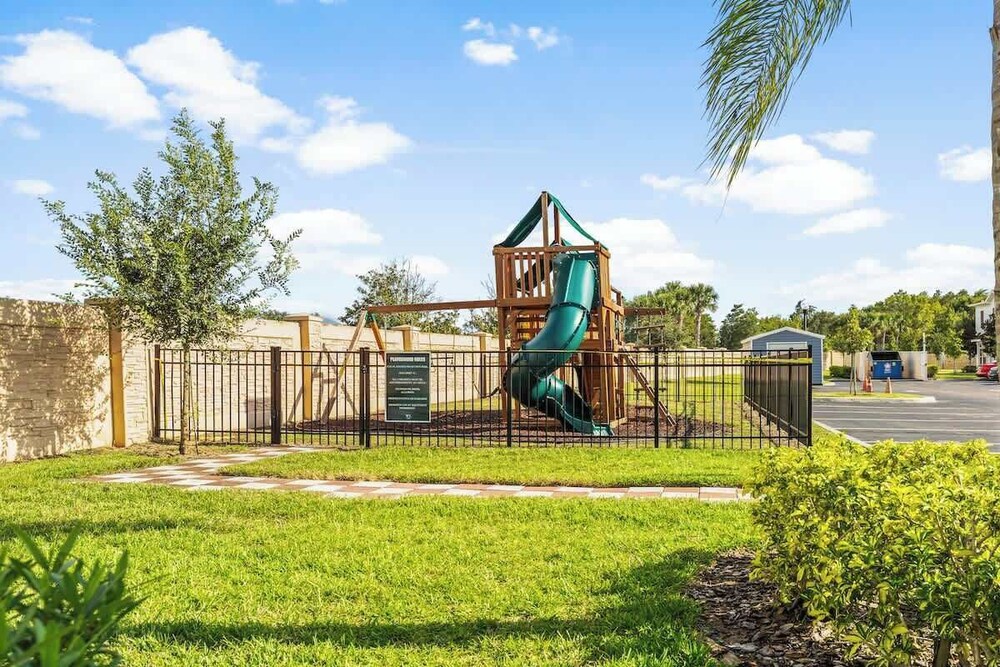 Cozy 4BR Retreat Near Orlando Attractions