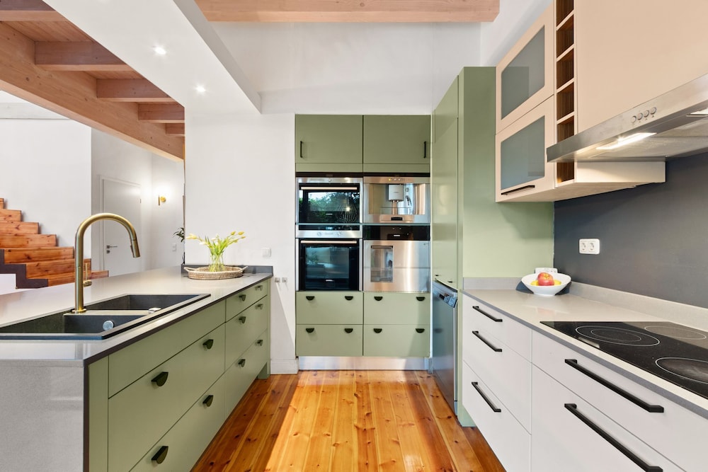 Higgo Crescent Villa