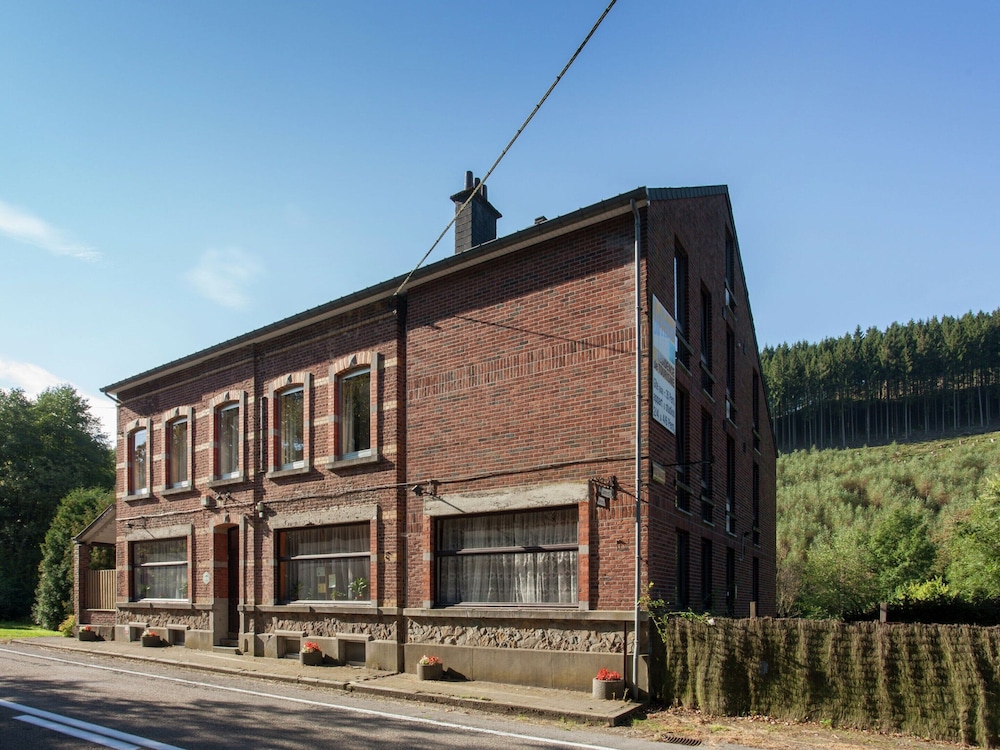 Spacious Holiday Home With Roofed Terrace