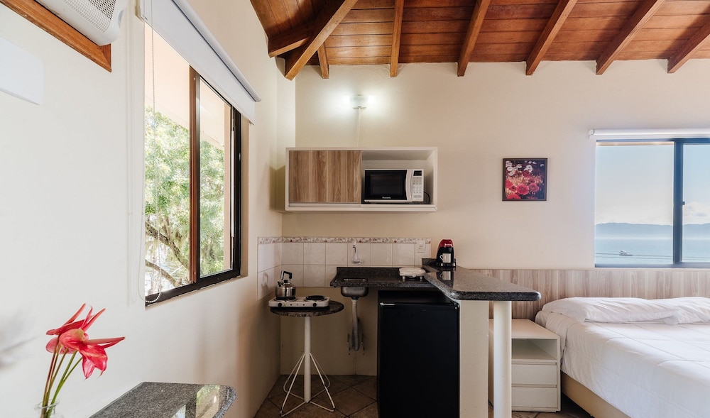 JOFs Apartamentos c Piscina e Vista Mar