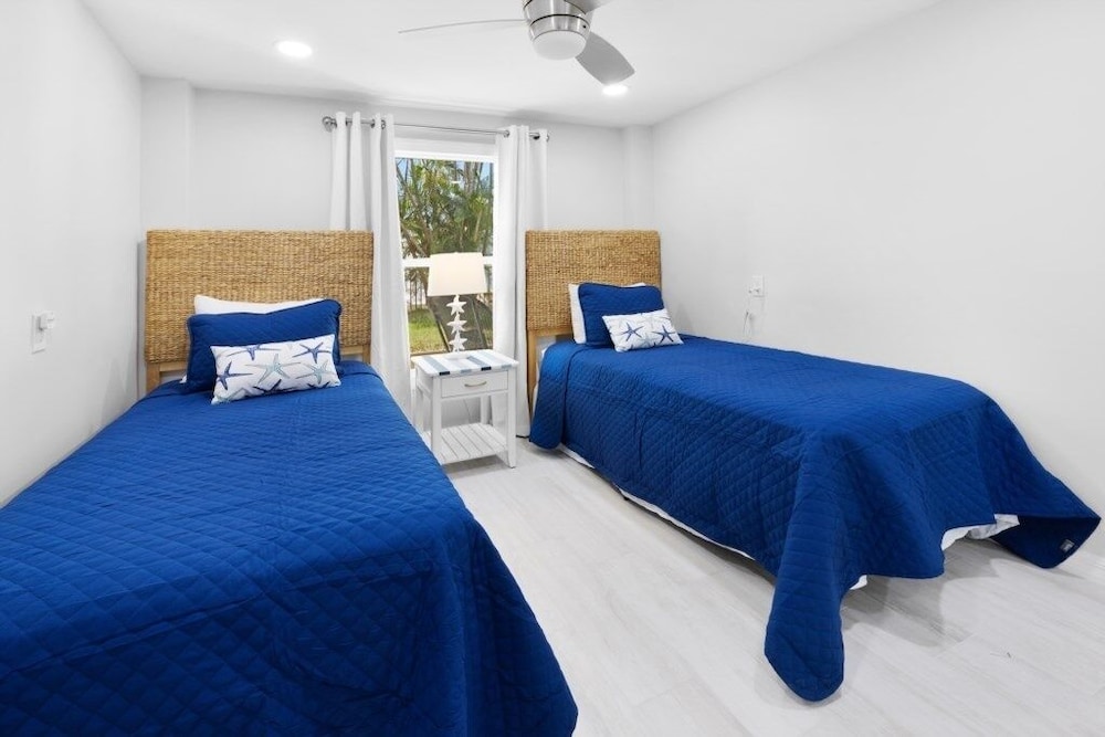 Murmond 5 Bedroom Home by RedAwning view 4