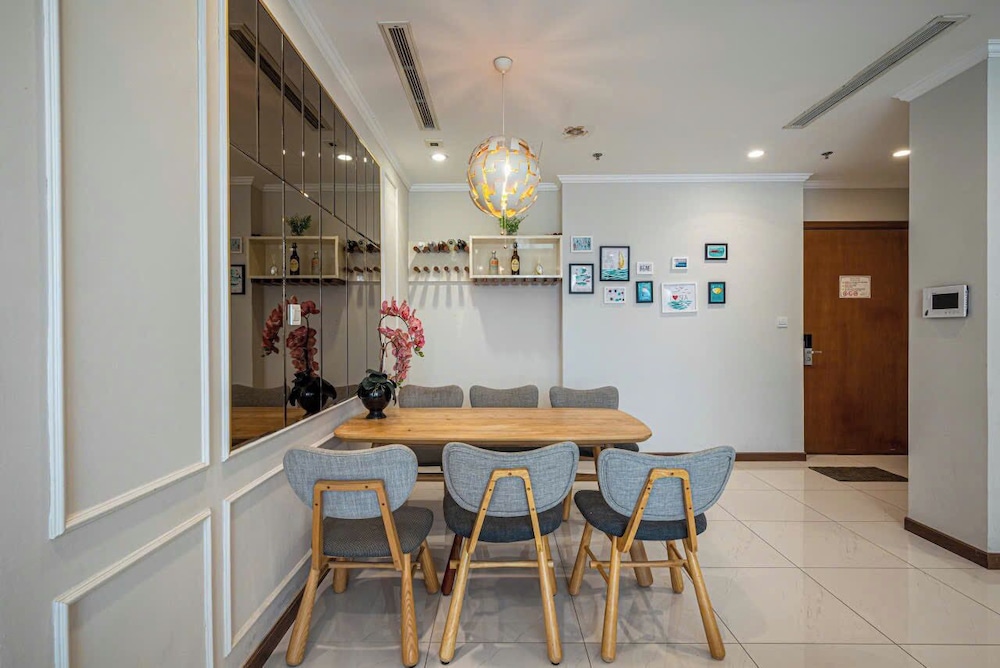 Apartment Landmark 81 by Urban Home