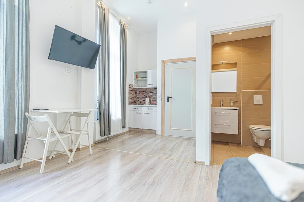 Affordable Stay Near Wiener Stadthalle