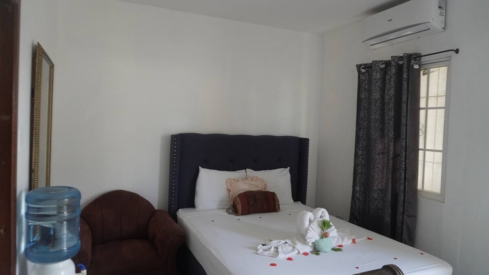 Sea Belize Relaxing Studio w Sea View Pool & Overwater Deck Near Airport, 1st FL