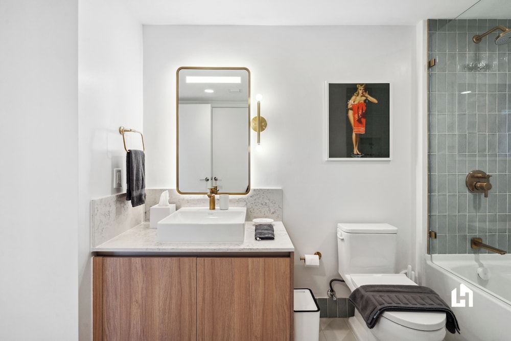 Stylish Apartments with Partial Ocean Views in Downtown