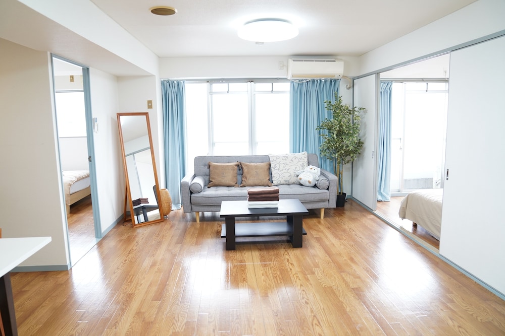 Metro Daikoku Apartment