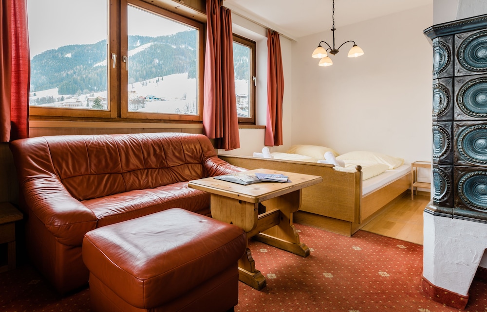 Hotel Pinzgauerhof by Skinetworks view 4