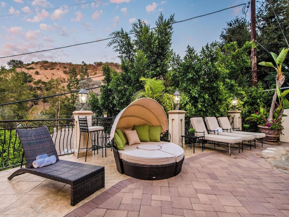 Robmar Mansion - Beverly Hills Mediterranean Estate With Pool & Sport Court