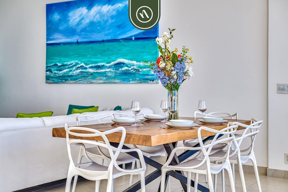 Oceanview Luxury Condo - Private Beach - Rooftpop