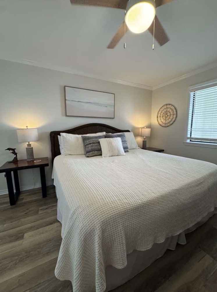 Sunset Harbor Palms 2-210 - Bayside Retreat