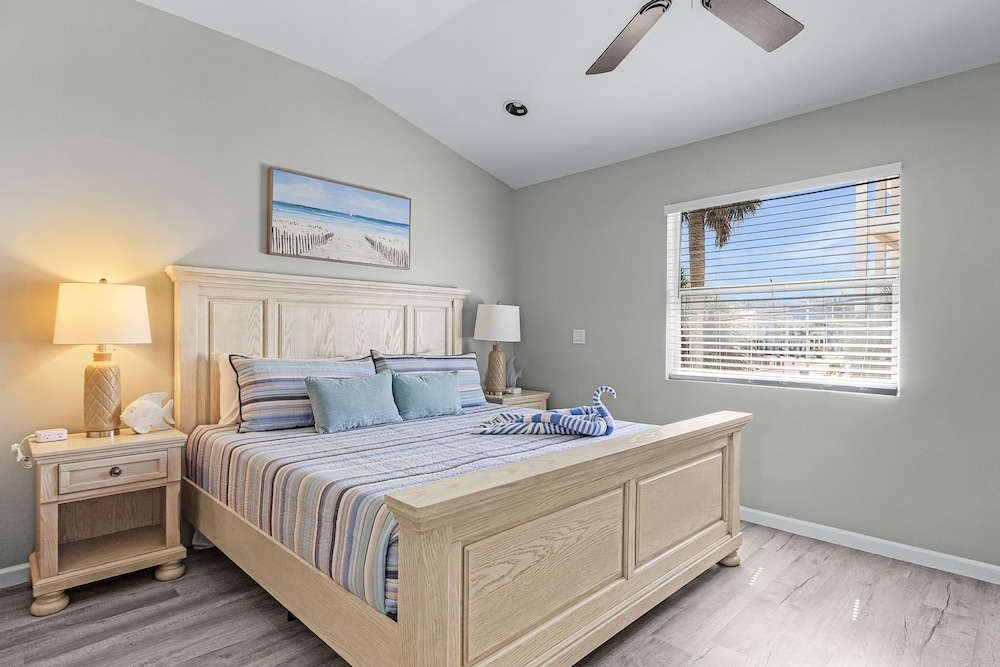 171 Canal Cove: 2br W/ Canal Views 2 Bedroom Home