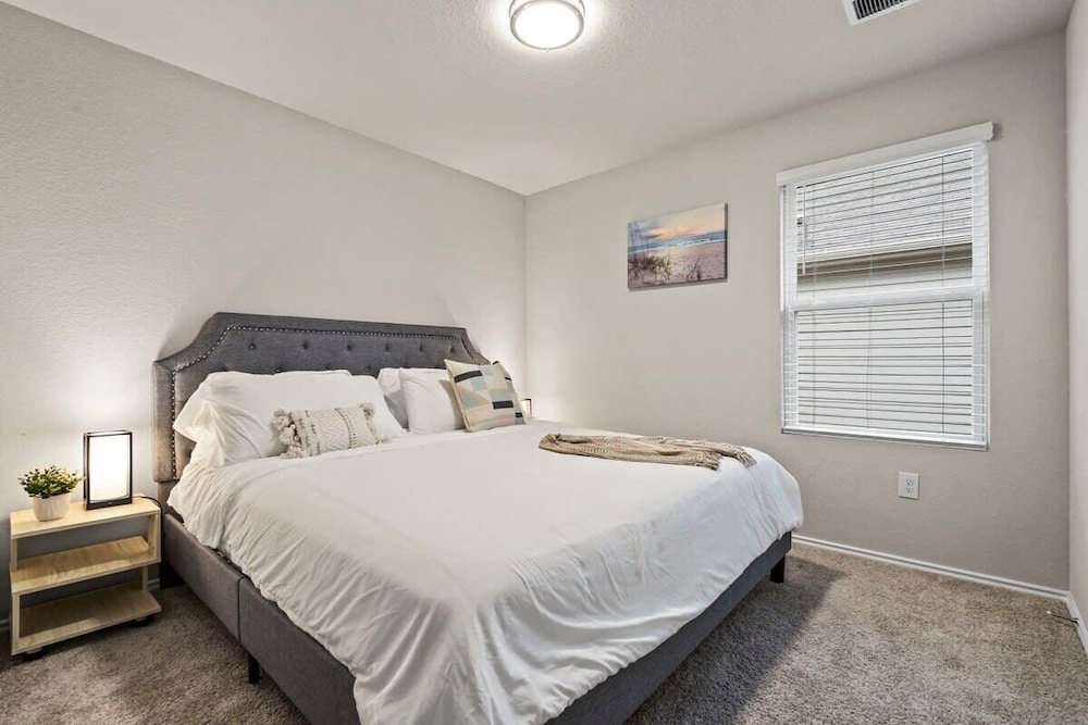 @ Marbella Lane - Amazing 4BR Lakeview Home