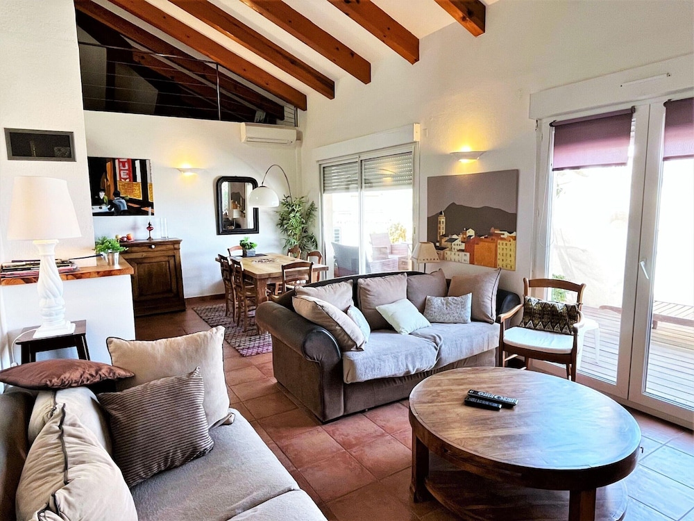 Apartment With sea View and Pool photo 4