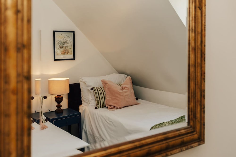 Vintage Chic Coach House