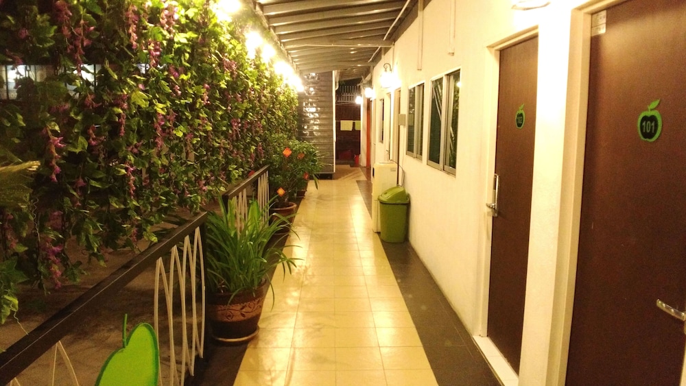 Apple 1 Hotel Gurney