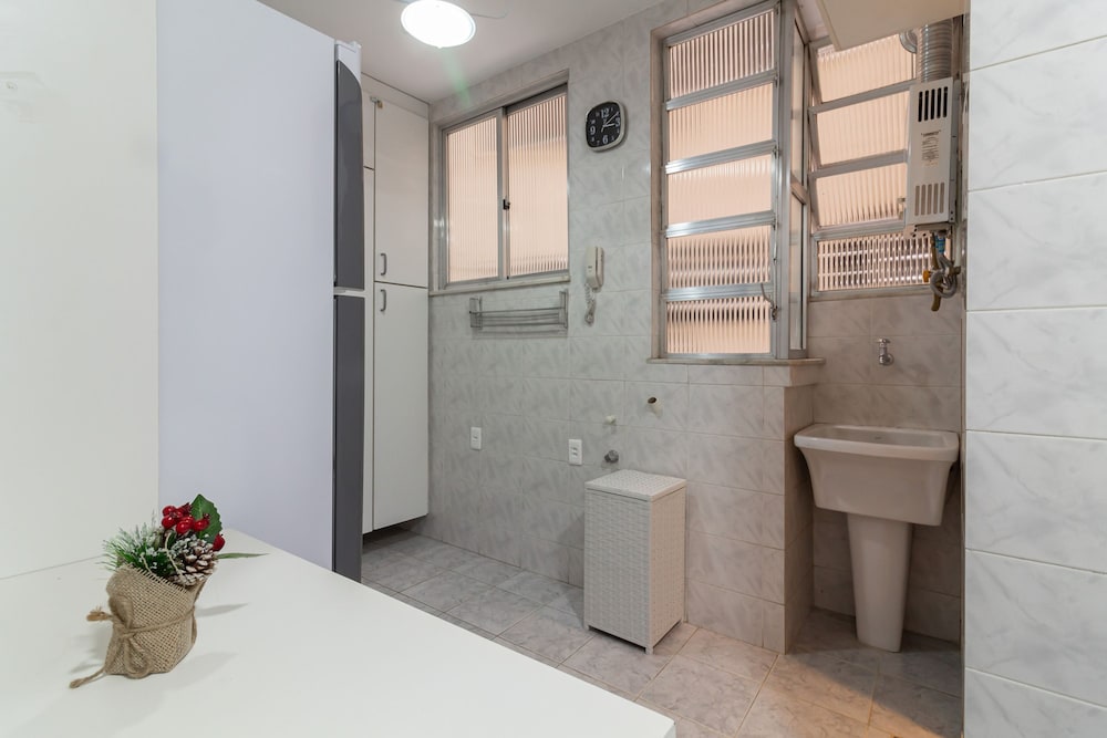 Comfort in Copacabana 9 Minutes From the Beach Cj202