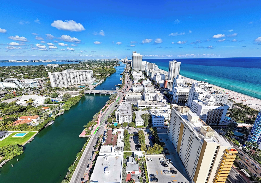 Retro Miami Getaway With Free Parking 1 Minute From Beach