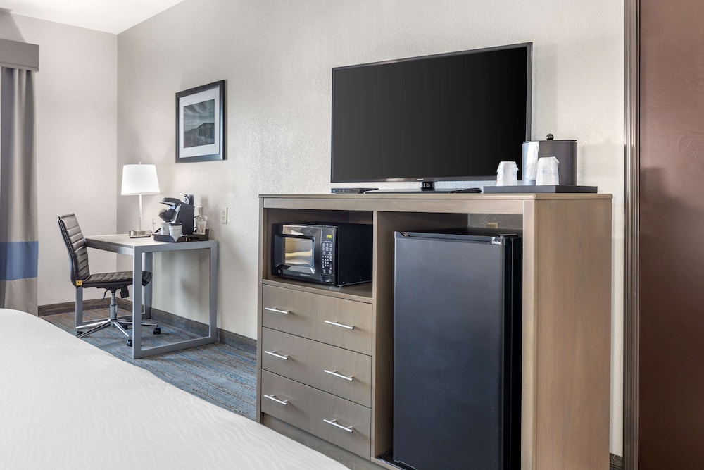 Stephenville Vacations - Best Western Plus Stephenville Inn - Property Image 2