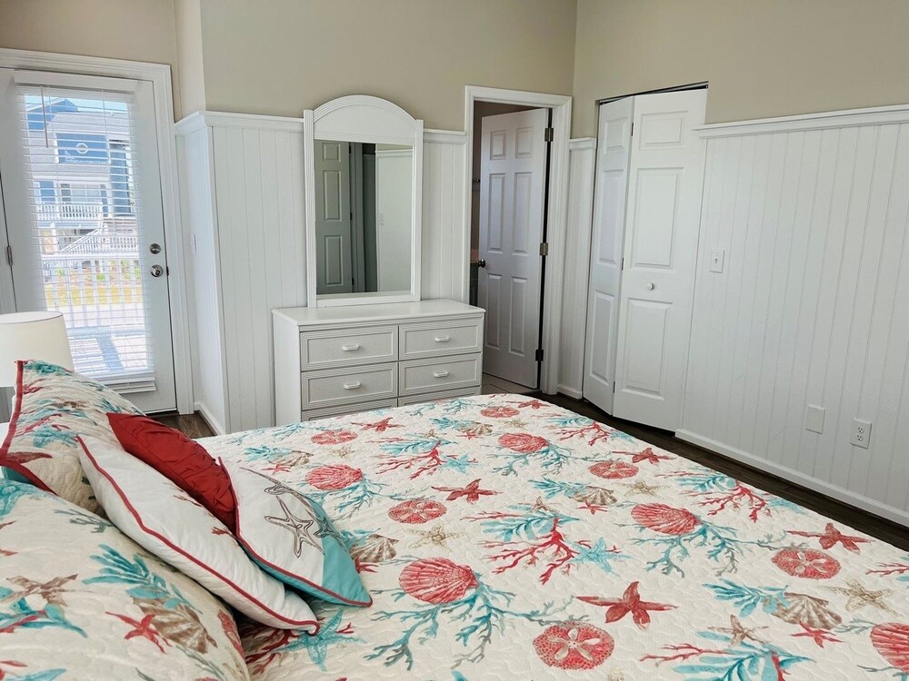 Myrtle Beach Vacations - Avalon West- 5 Bedroom Home by RedAwning - Property Image 3