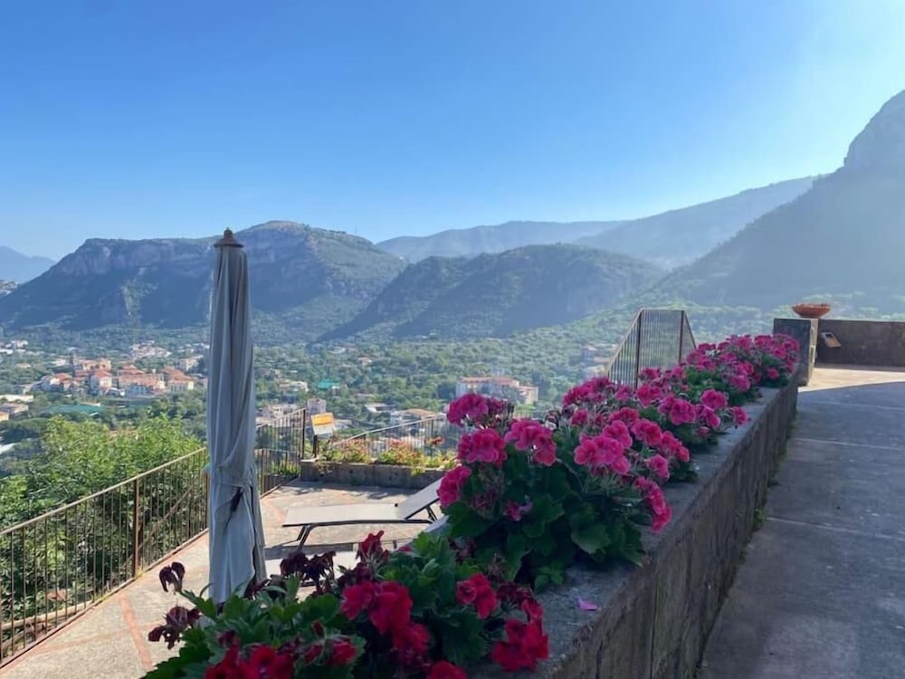 Charming Location Between Positano and Sorrento