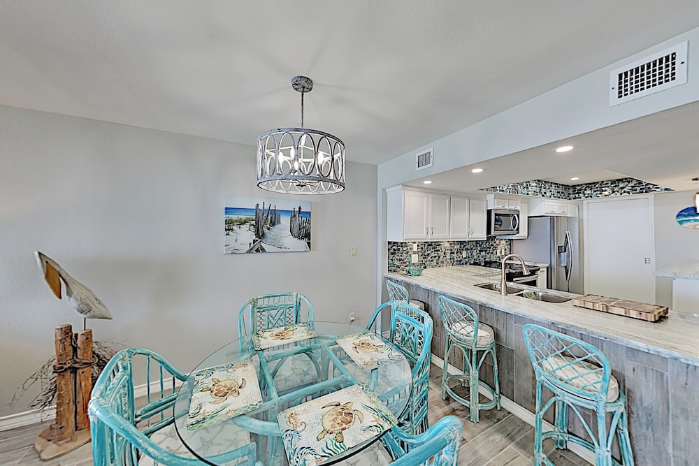 Gulf-front 2BR w/ Resort Amenities, Beach Access