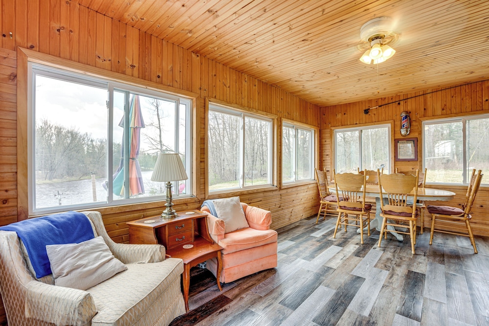 4 Mi to Snowmobile Trails: Muskegon River Retreat