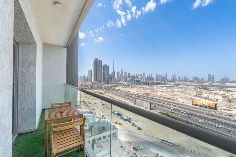 Lavish 2BR Apartment in Sobha Creek Vistas Reserve