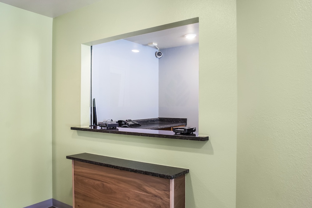 WoodSpring Suites Denton